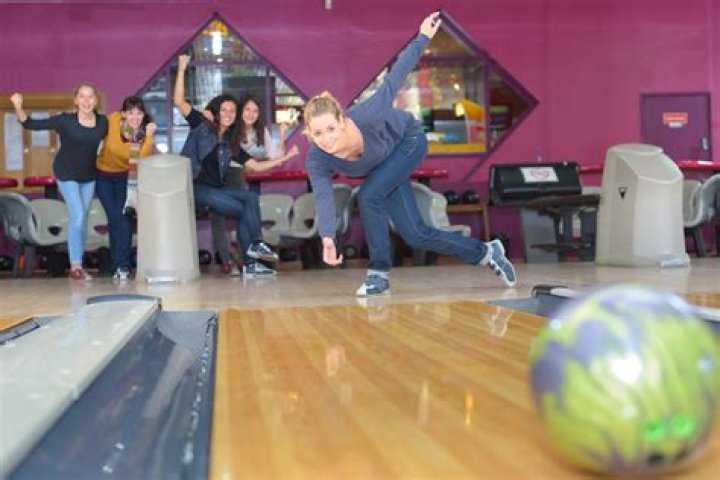How much does it cost to go bowling at Main Event?